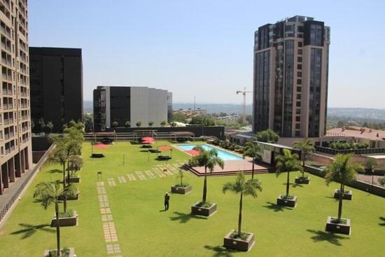 2 Bedroom 2 Bath Luxury - Sandton Cbd Johannesburg Exterior photo